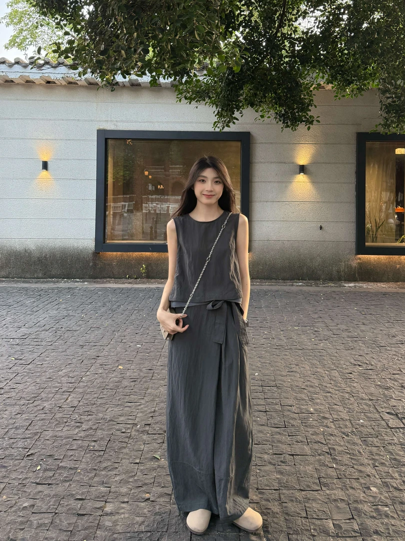 复古深灰马甲套装女夏款松弛感休闲时尚短款无袖上衣休闲裤一整套