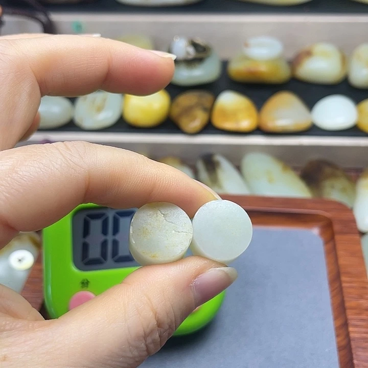 s***y和田玉未镶嵌颈饰