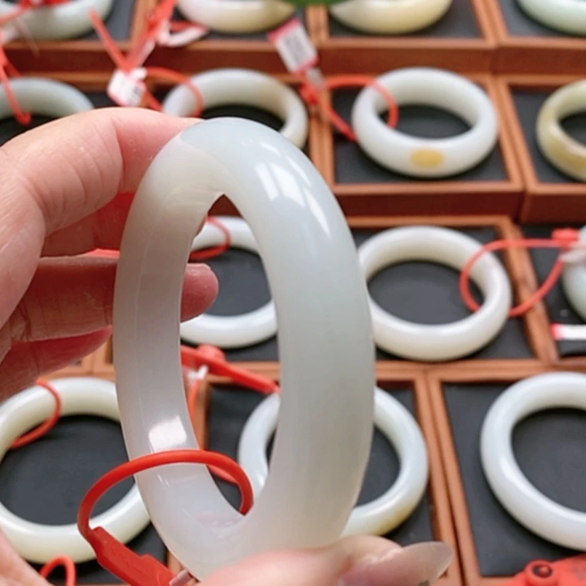 【闪购商品】未镶嵌手镯和田玉