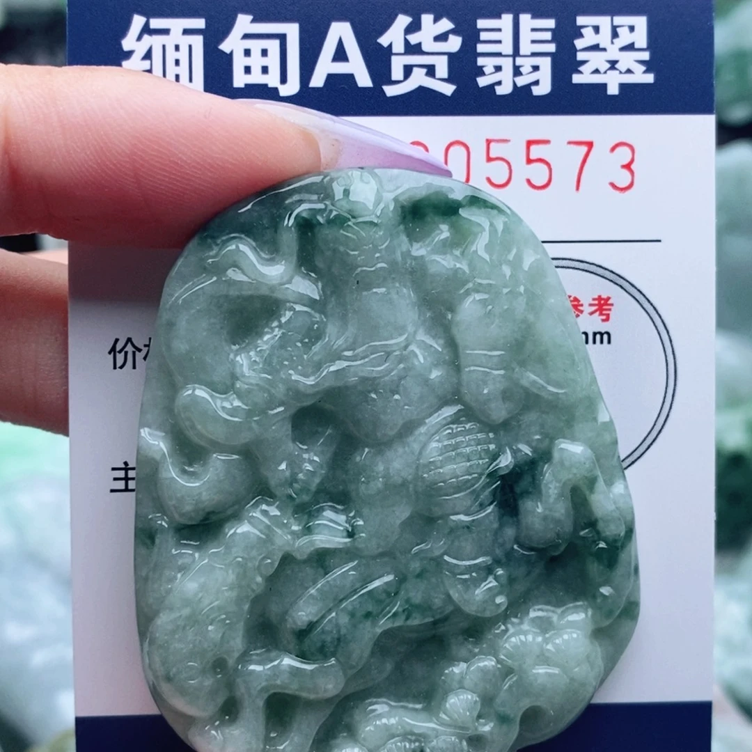 吊坠(不含链)未镶嵌翡翠