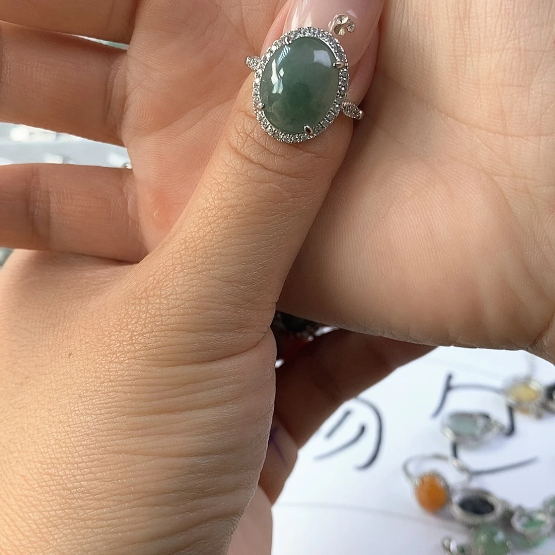 米***辣翡翠未镶嵌戒指缅甸