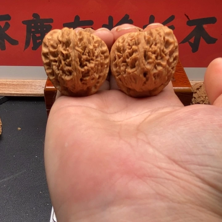 拿***铁吊坠文玩核桃南疆
