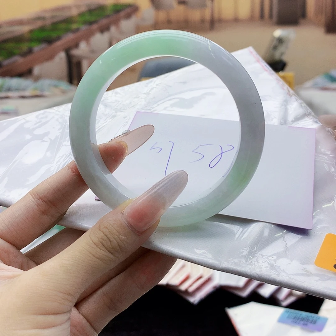 翡翠手镯未镶嵌67899899999989999999990