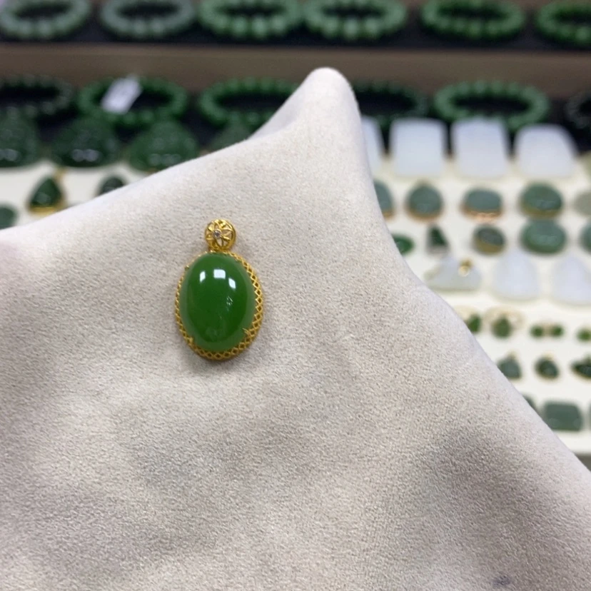 【闪购商品】颈饰18K金镶嵌和田玉（碧玉）堇****莹