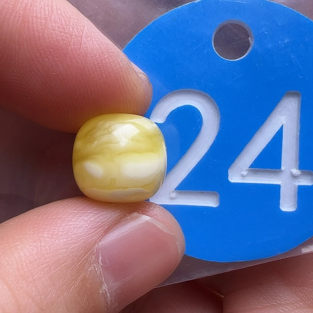 蜜蜡未镶嵌珠宝奇石11/10m m