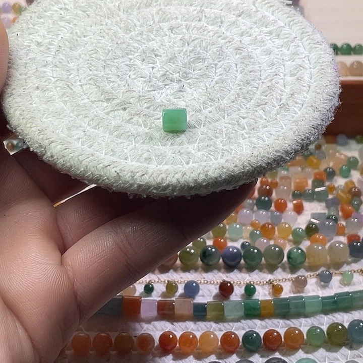 翡翠散珠未镶嵌定制翡翠桶珠卡7.2*6.5