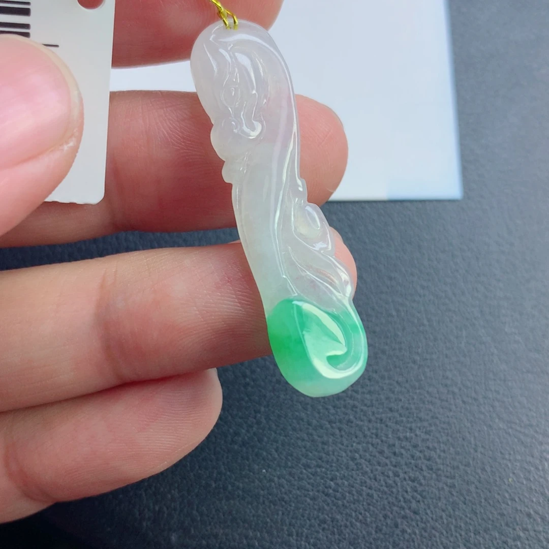 中***心颈饰未镶嵌翡翠小龙