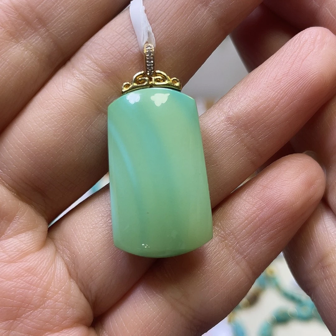 绿松石18K金镶嵌吊坠