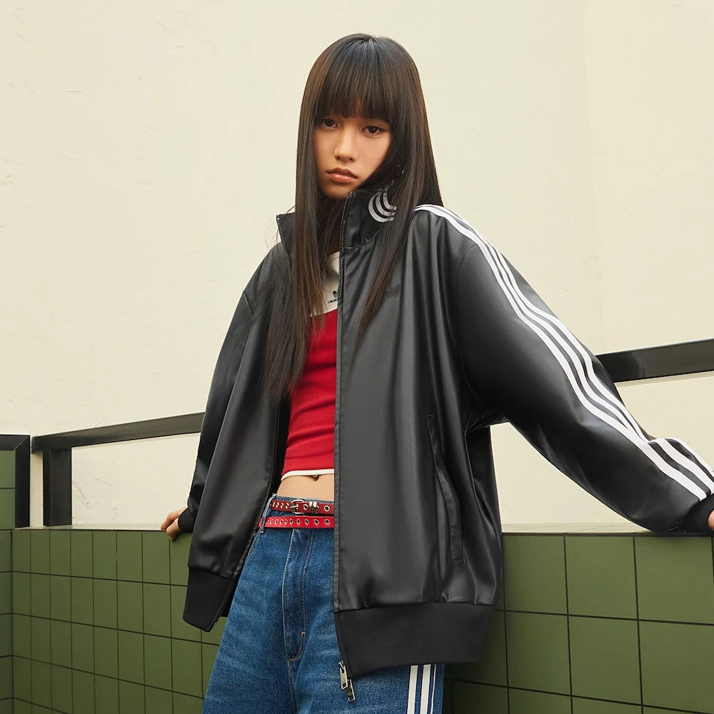 Adidas 情侣款休闲三条纹防风复古运动宽松仿皮夹克外套 KQ5472