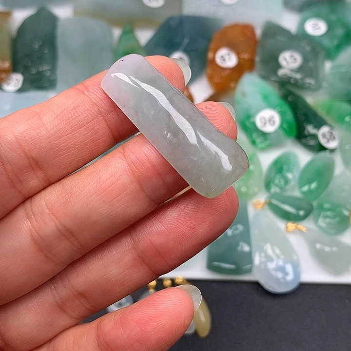 翡翠未镶嵌颈饰随型