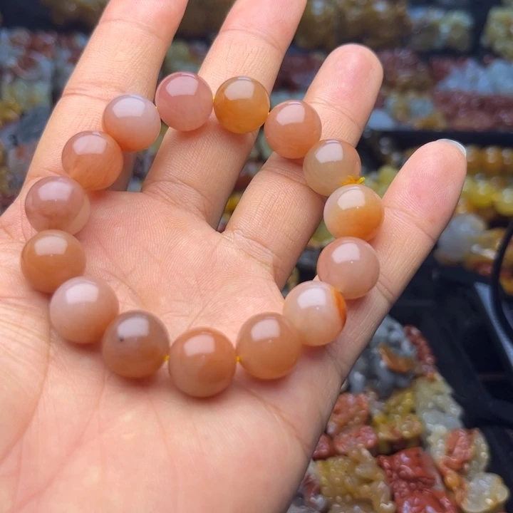 石英质玉（黄龙玉）未镶嵌颈饰