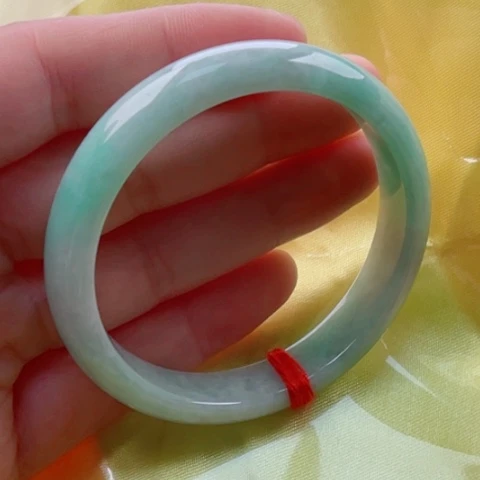 翡翠手镯未镶嵌57无大纹裂48小时鉴赏打灯有石筋