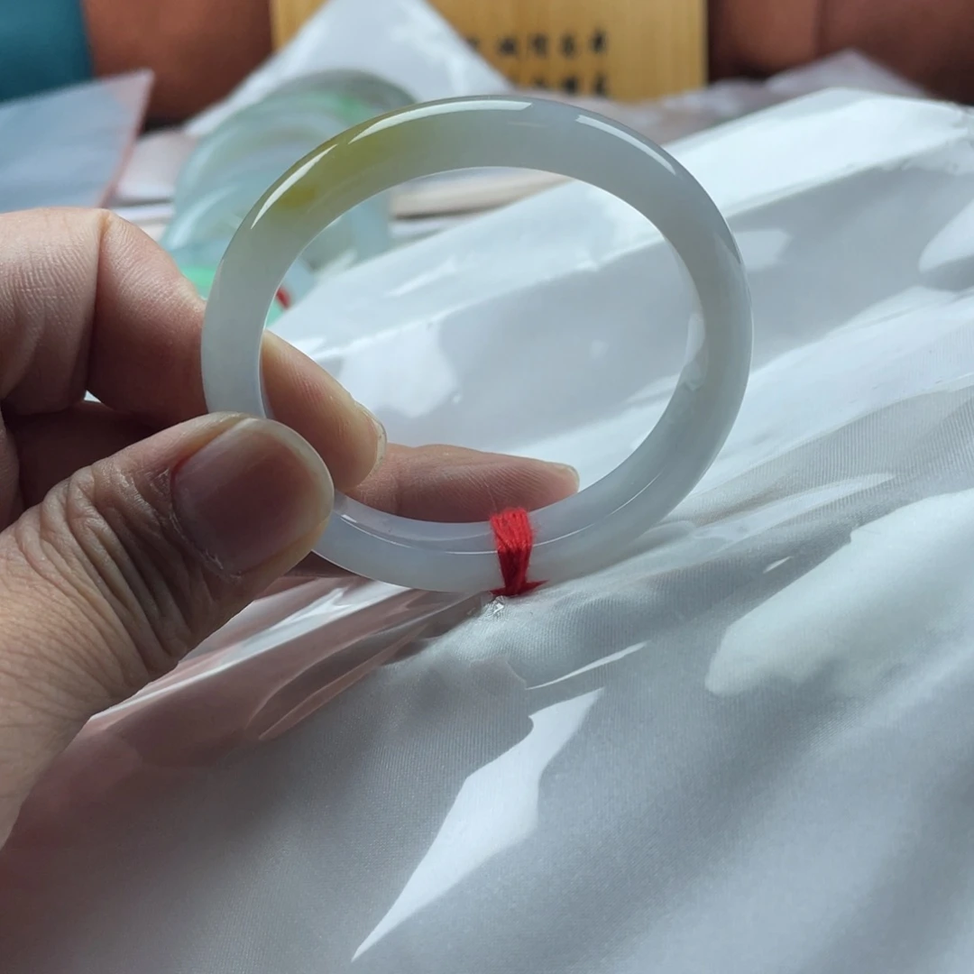 翡翠手镯未镶嵌53糯冰飘黄翡贵妃