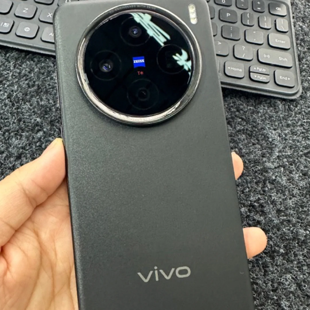 9新 vivo X200  黑色 12+256g  再保：25.12.20  原装无拆修