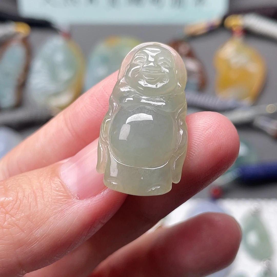 翡翠未镶嵌颈饰佛公