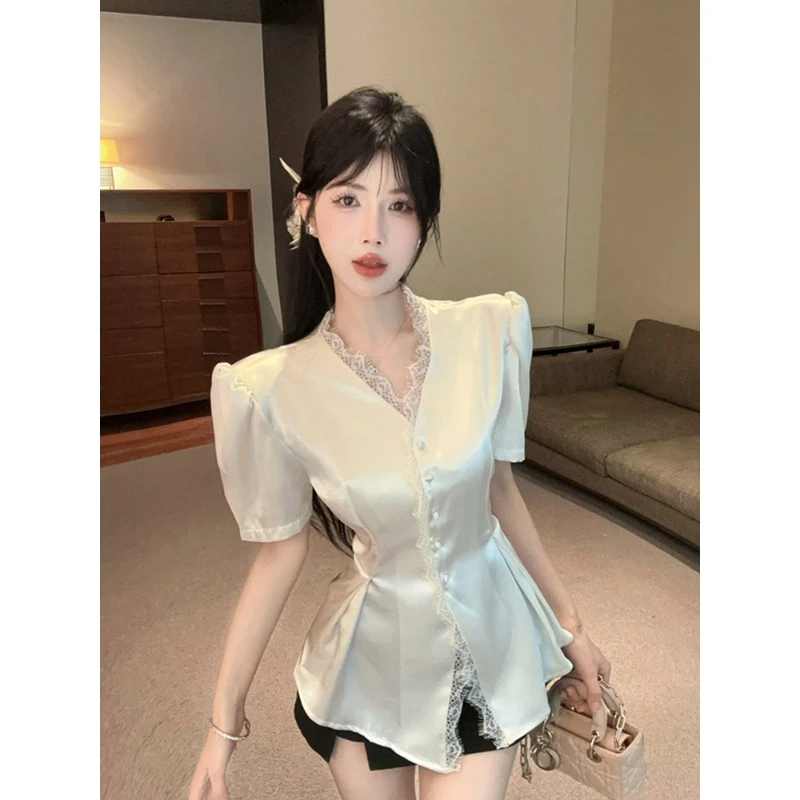 蕾丝边泡泡袖缎面衬衫女夏季独特绝美v领掐腰上衣高级感宫廷衬衣