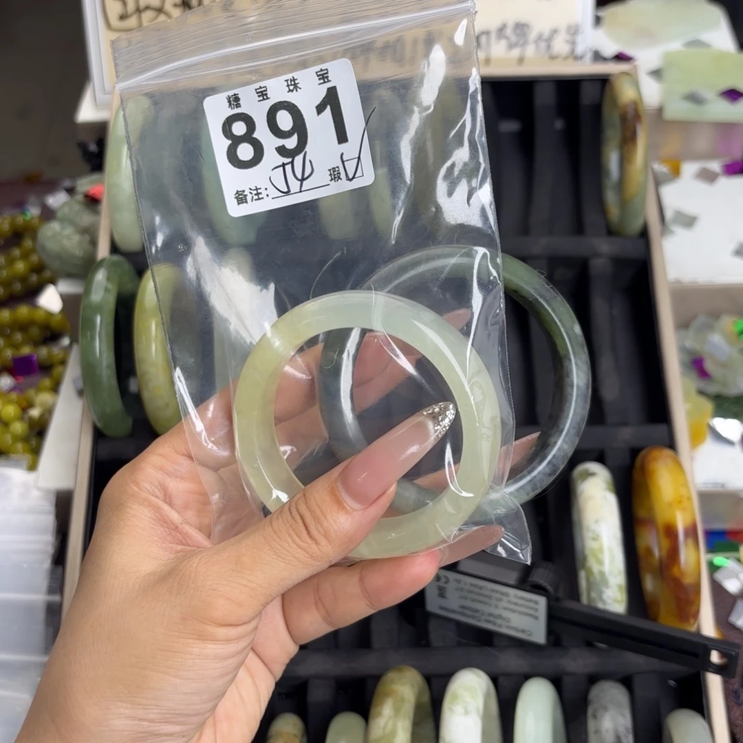 未镶嵌蛇纹石玉手镯小**?