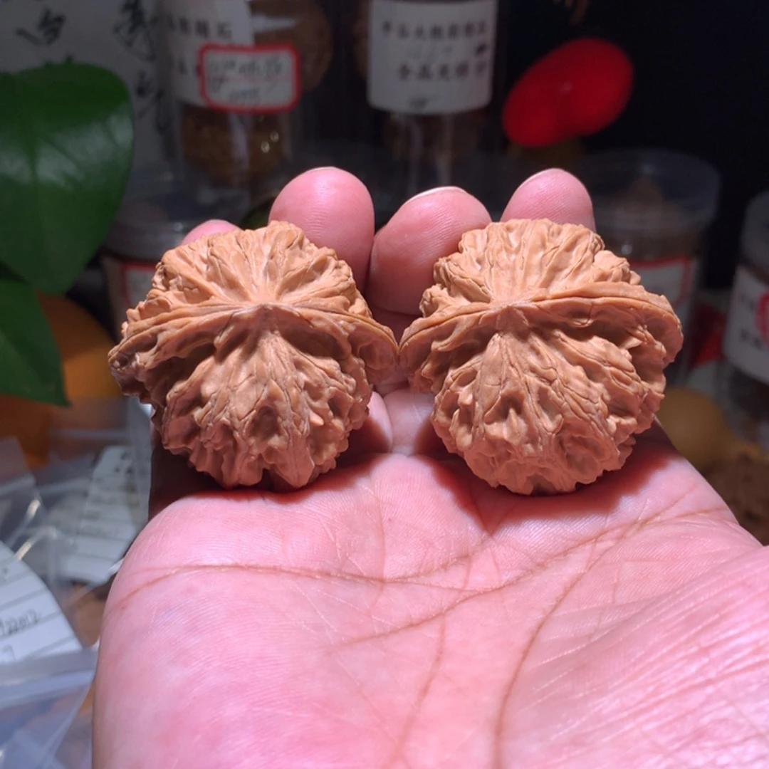 到****文玩核桃吊坠苹果园