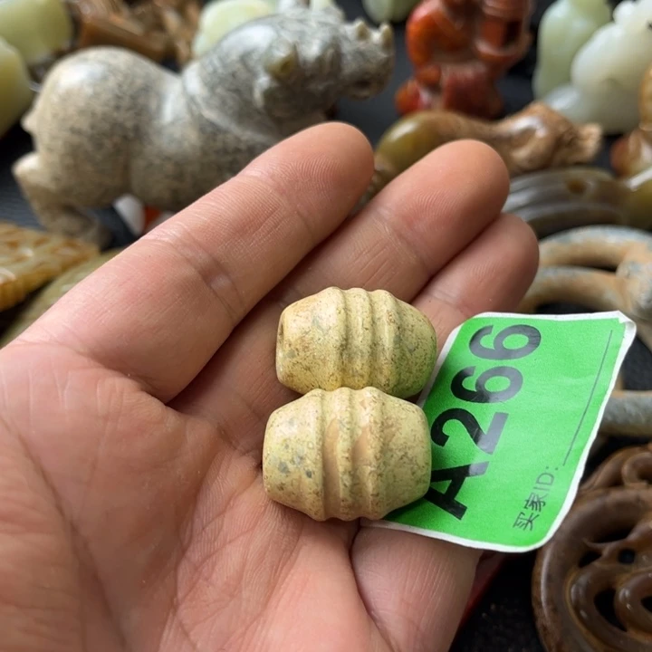 和田玉颈饰未镶嵌黄*华