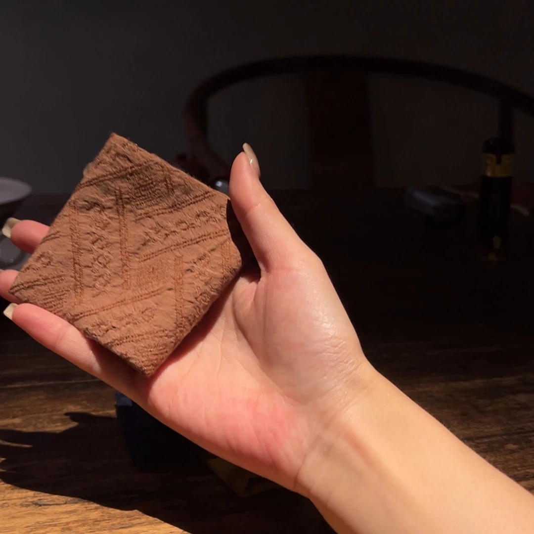 瓷片陶瓷。          陶瓷。
