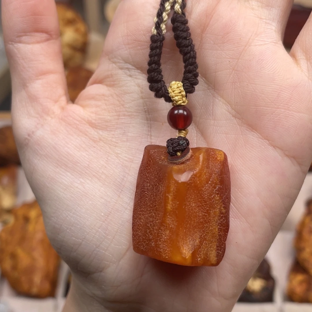 未镶嵌琥珀珠宝奇石