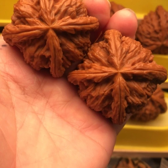 满***红文玩核桃吊坠核桃核桃和他的歌坛