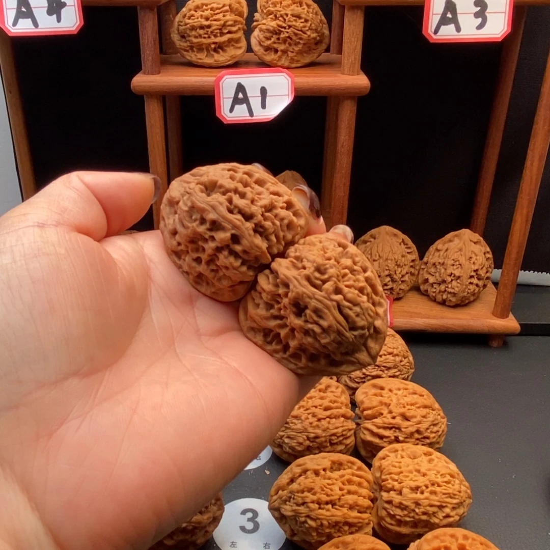 文玩核桃吊坠南疆03号39尺三角疆全品