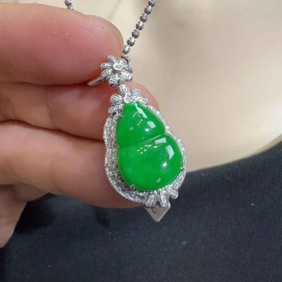 翡翠吊坠(不含链)18K金镶嵌