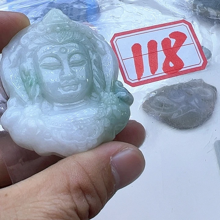 翡翠颈饰未镶嵌张