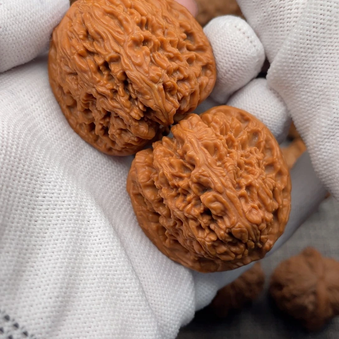 文玩核桃把件42炮弹红皮南疆