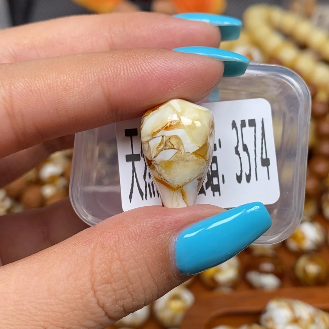 沁色蜜蜡未镶嵌3574