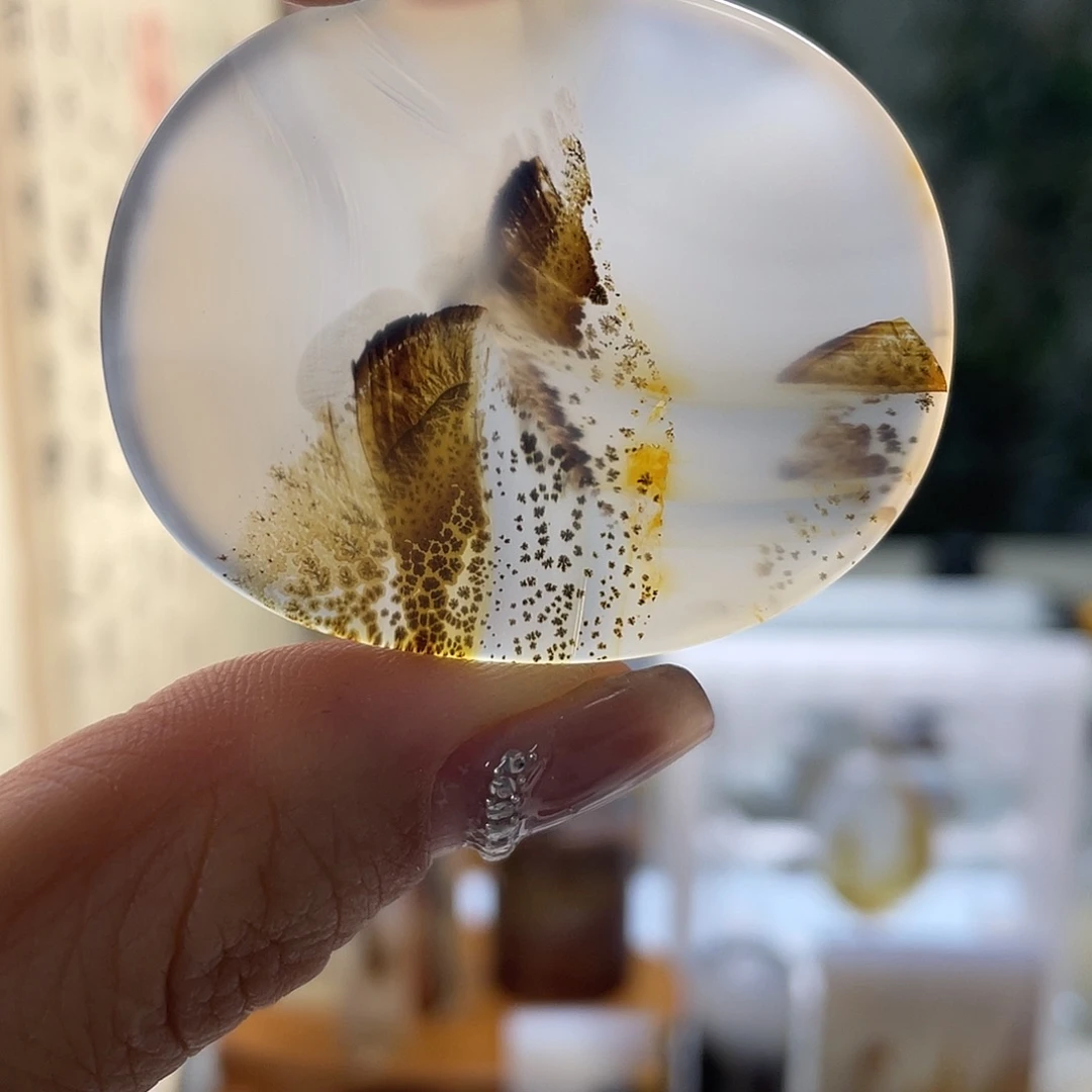 玉***走未镶嵌玛瑙/玉髓珠宝奇石