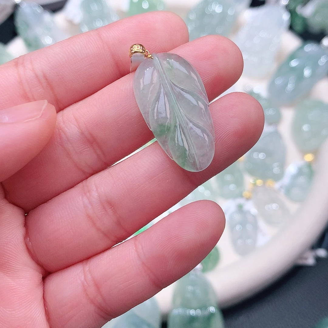 翡翠18K金镶嵌颈饰冰飘绿叶子