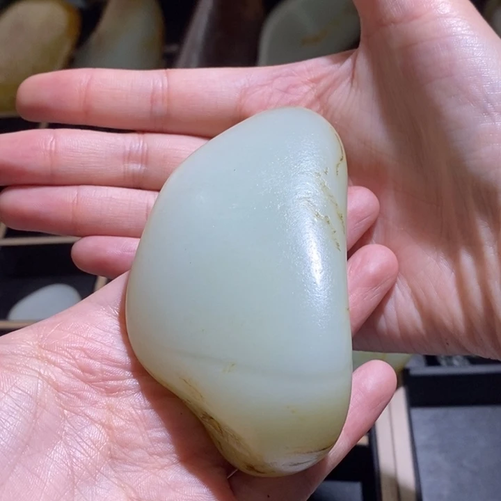 和田玉未镶嵌颈饰柿**了