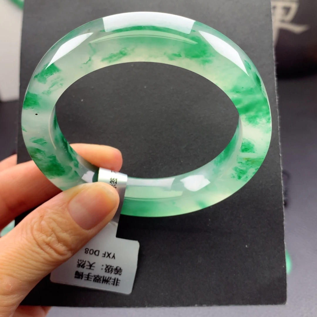 【闪购商品】未镶嵌手镯石英质玉