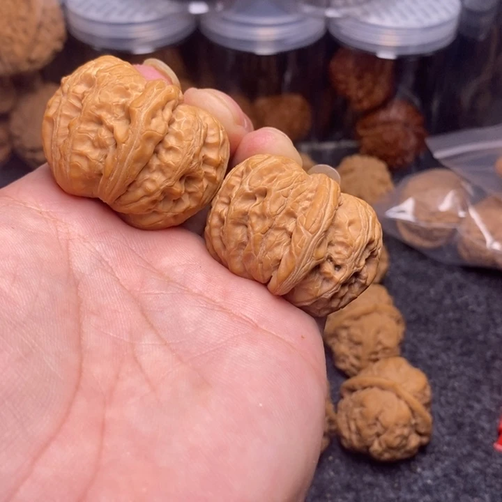 文玩核桃吊坠42元宝