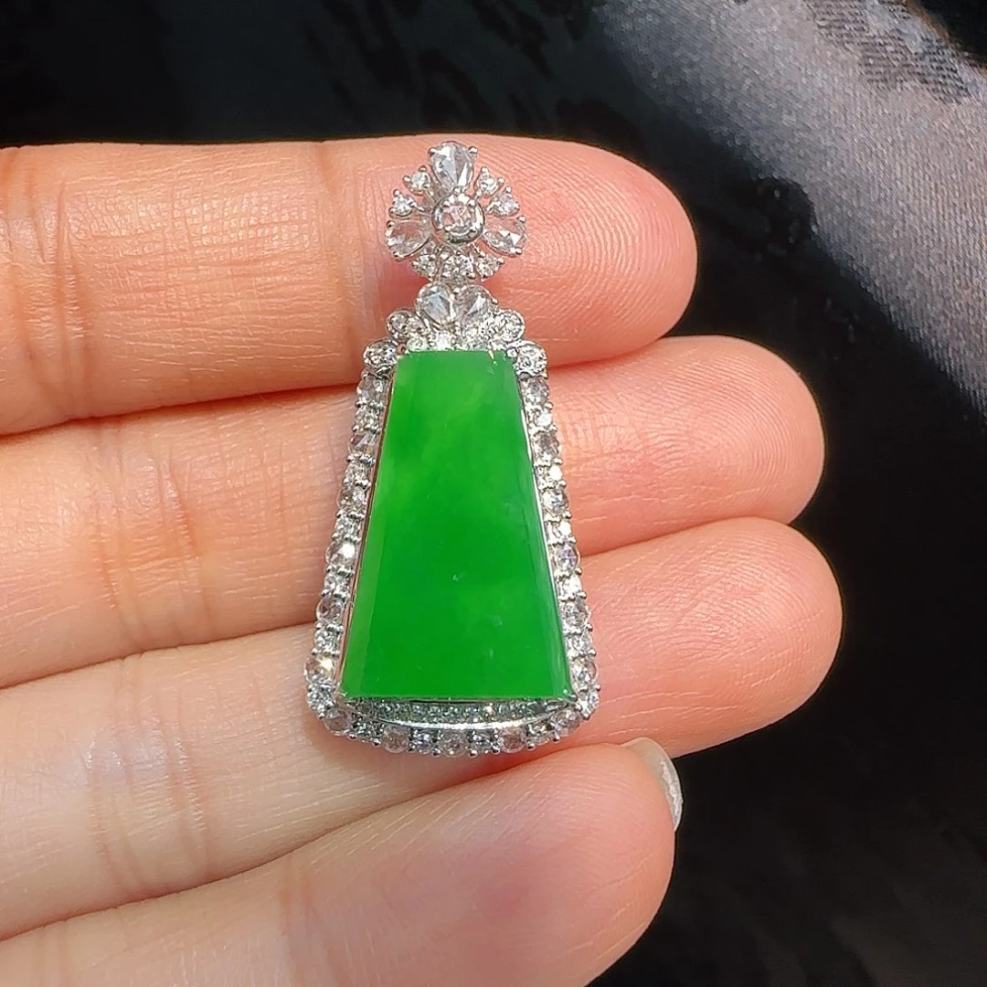 翡翠吊坠(不含链)18K金镶嵌