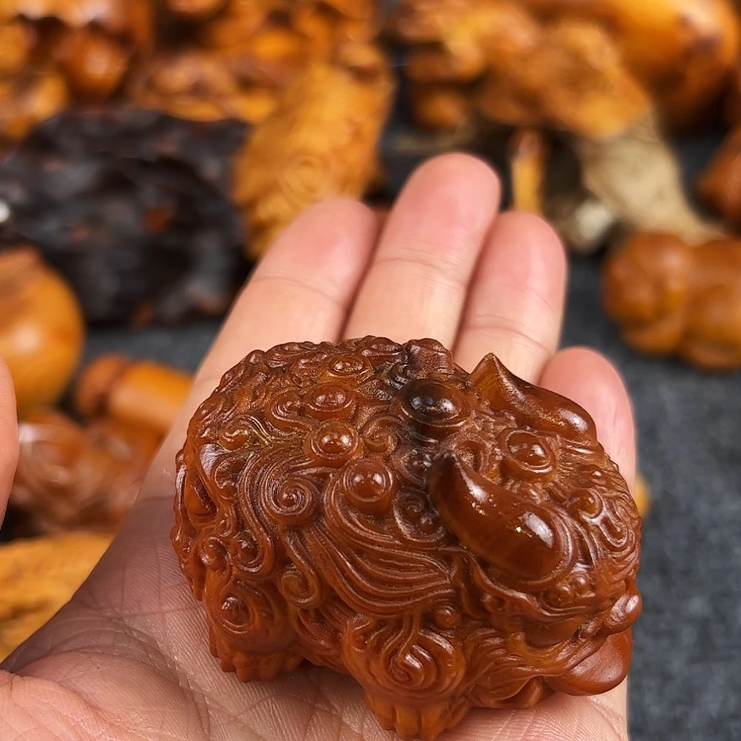 柏木太行崖柏塘心玉化手把件