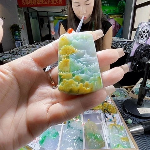 颈饰未镶嵌翡翠一个