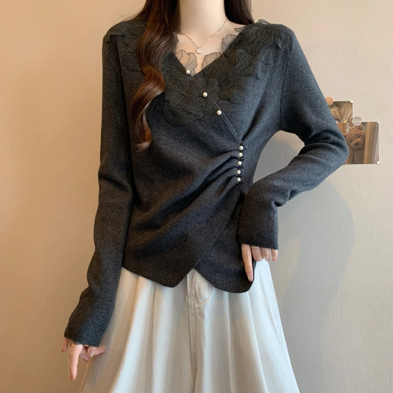 温柔风蕾丝拼接针织衫高级感灰色交叉V领褶皱收腰显瘦不规则上衣