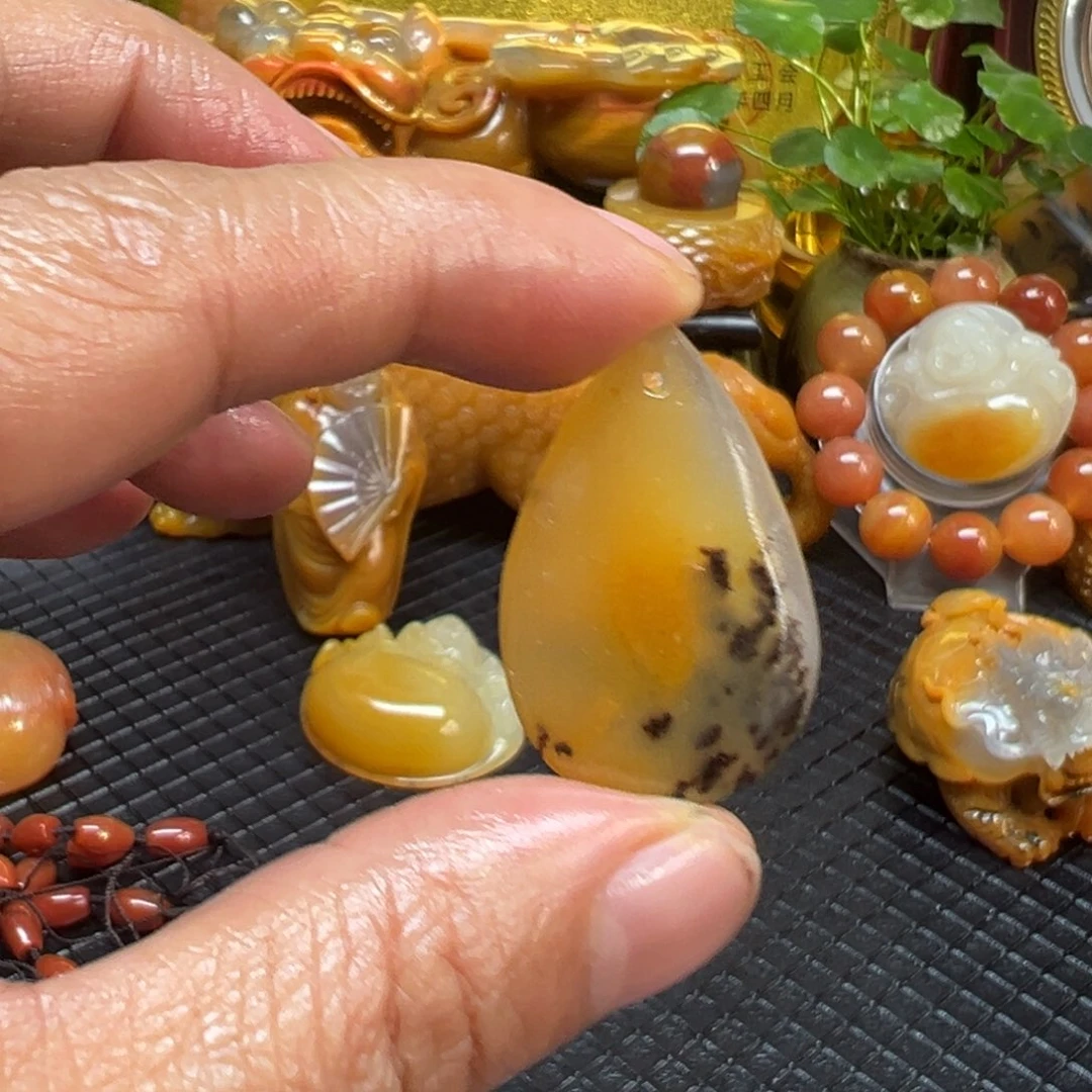 石英质玉未镶嵌颈饰