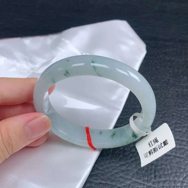 未镶嵌手镯（贵妃镯）翡翠