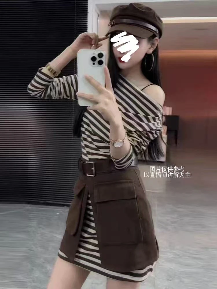 【桃小桃】早秋新款大码斜肩条纹打底裙搭腰带围裙显瘦两件套装女潮