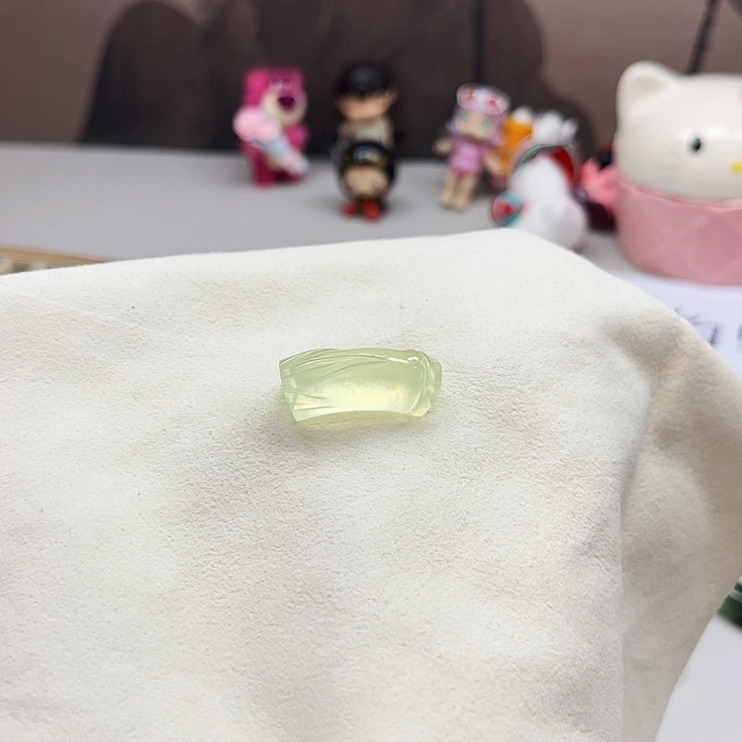 未镶嵌蛇纹石玉吊坠
