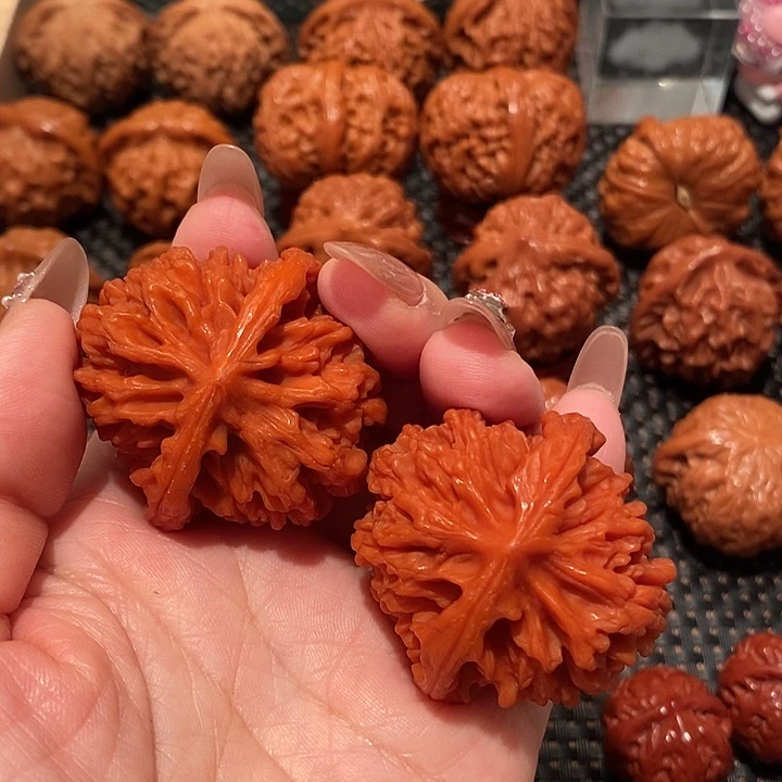 文玩核桃吊坠42皇冠王狮子头0667