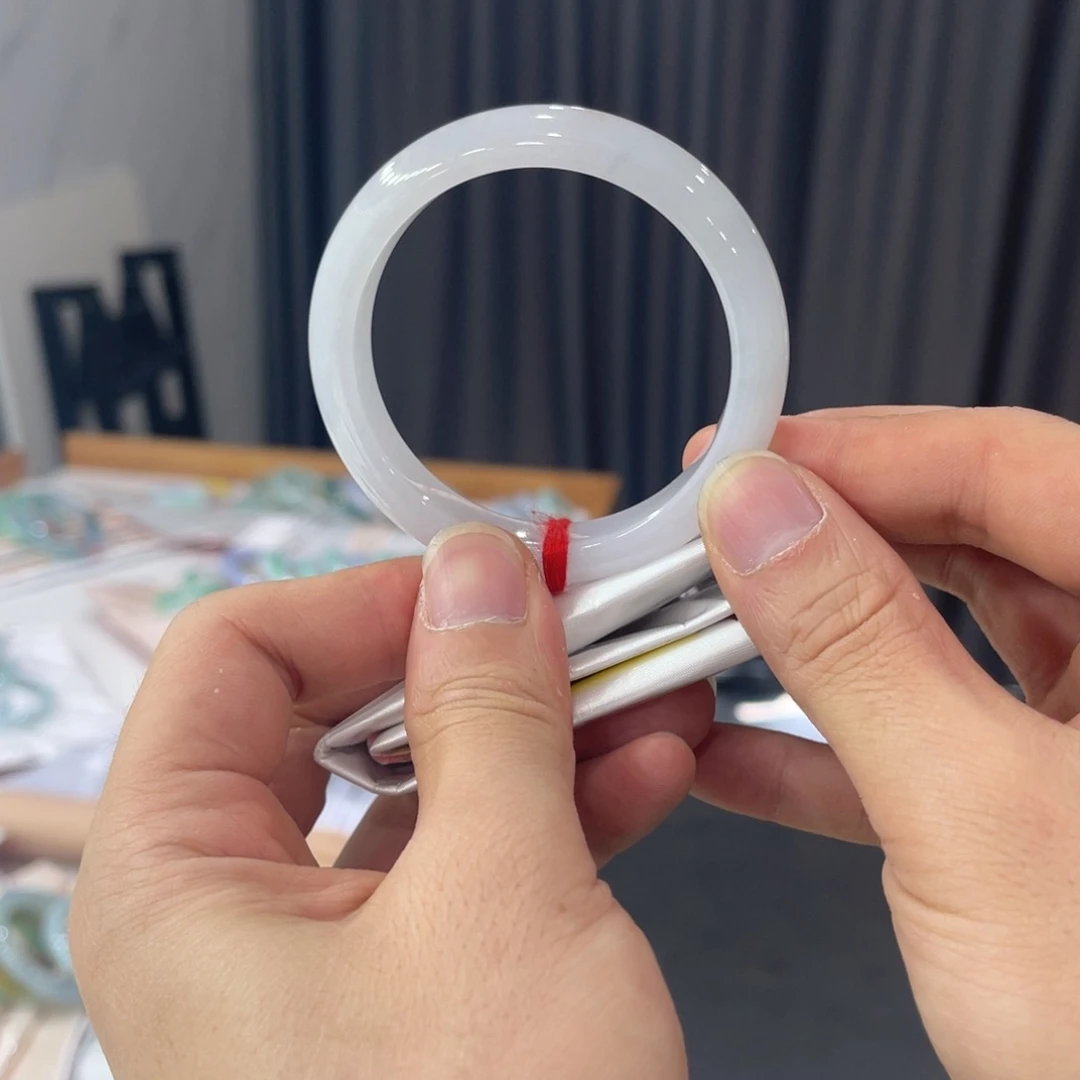 翡翠手镯未镶嵌予***念纯天然缅甸缅甸翡翠A货买断