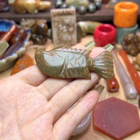 未镶嵌蛇纹石玉颈饰