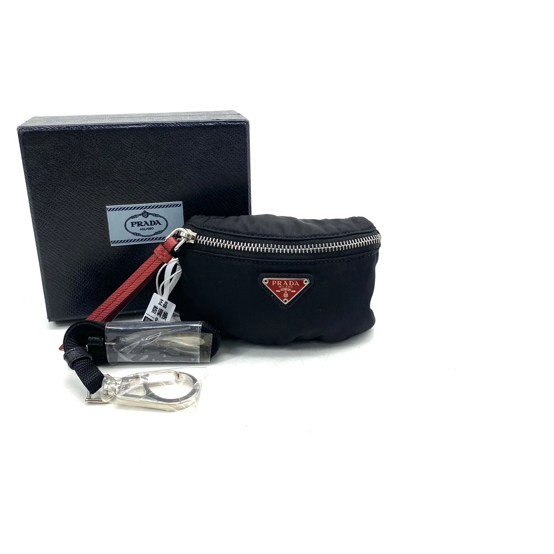 全新未使用 Prada/普拉达 限量红标黑色尼龙腕带式手包 尺寸12/7