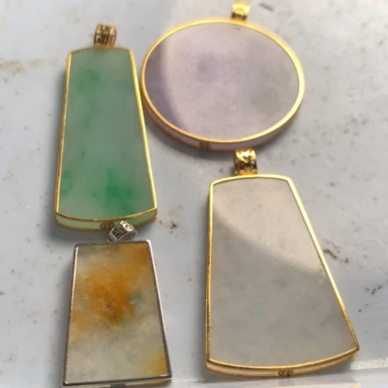 翡翠18K金镶嵌颈饰鸢*翡翠