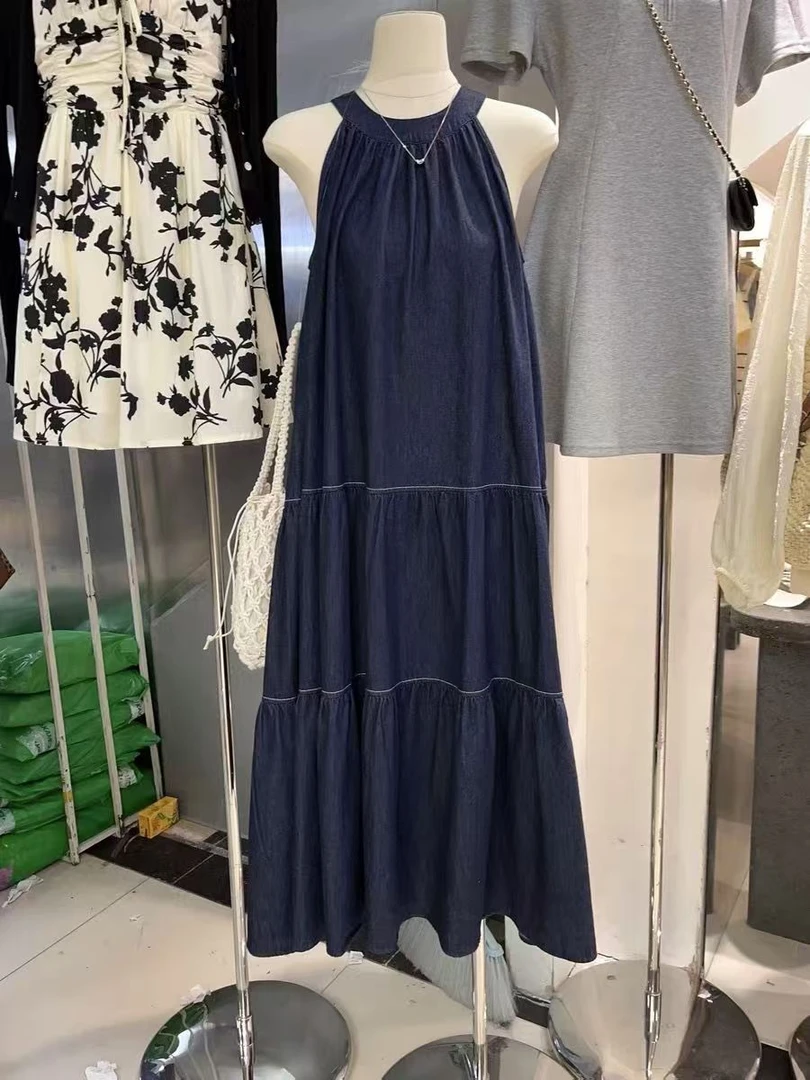 2025新款推荐法式挂脖牛仔连衣裙女夏季宽松显瘦A字大摆长裙